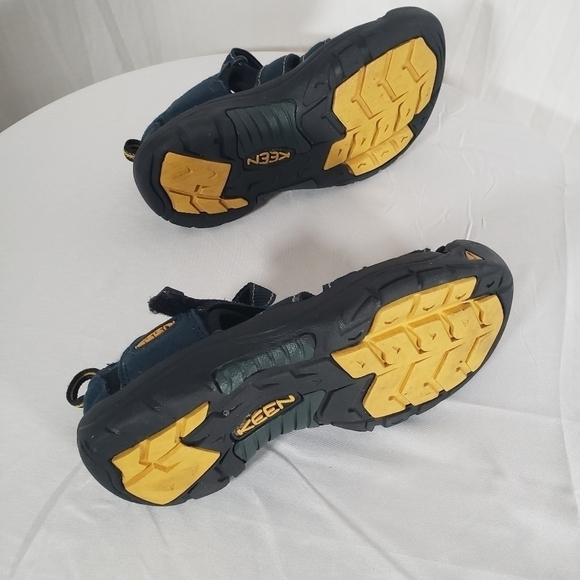 Keens Dark Green Sandals Sz 3 - Picture 7 of 8